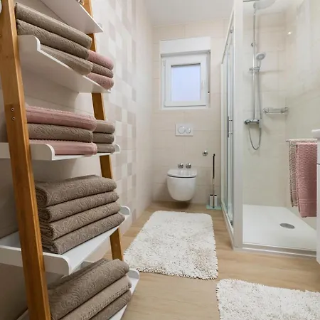 Rok Apartment *