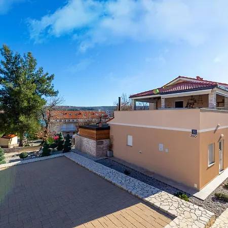 Rok Apartment